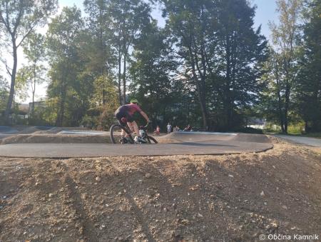 Občina Kamnik vlaga v športno infrastrukturo uredili smo dolgo pričakovani kolesarski poligon – Pumptrack Kamnik (21)